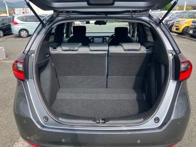 ★バリエーション豊富な広々と使えるトランクスペース★