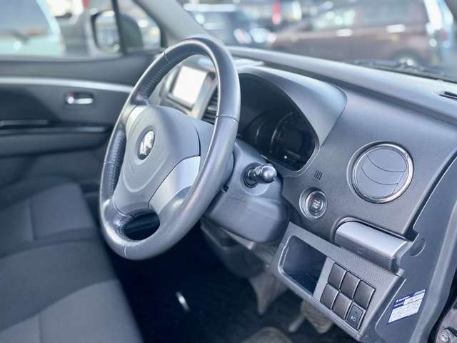 支払総額をお支払い頂ければ、それ以外の費用は掛かりませんので、ご安心下さい。陸送や希望ナンバーなどお客様の要望に基づくオプション等の費用は別途必要となります。詳細に関してはお問い合せください。