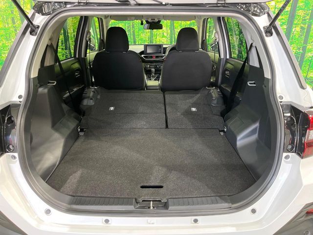 普段のお買い物や通勤、送迎等に十分な荷室スペースを確保しております。セカンドシートを倒すと、大きな荷物の積載も可能です♪