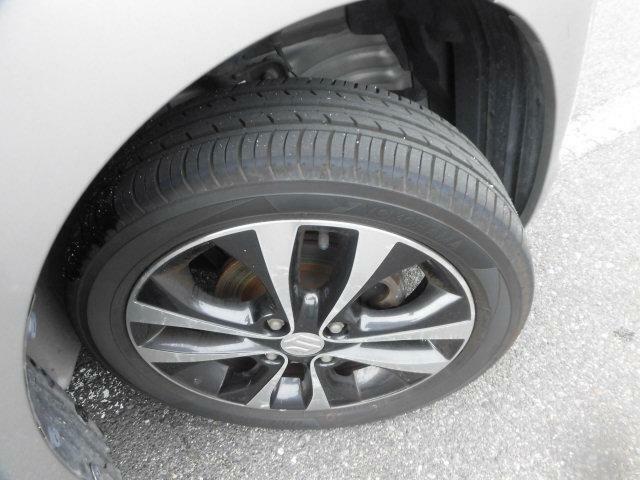 タイヤの残量もご確認ください。溝も充分に残っています。