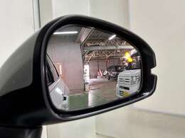 走行中、死角となる後方斜めの存在をお知らせしてくれる機能が付いています！