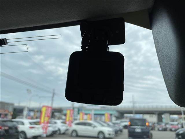 【バックミラー】大きくて見やすいので、後方を見るときも安心です！