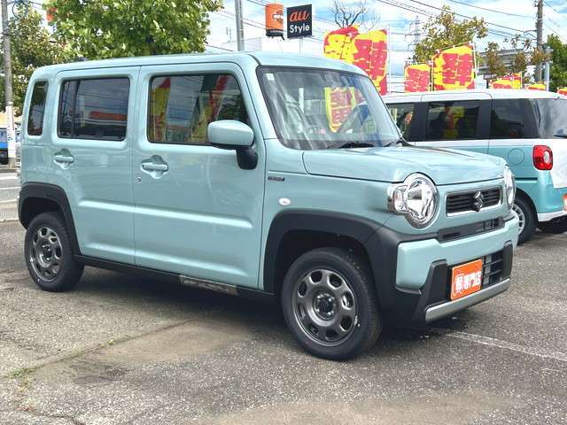 【届出済未使用車とは】自動車の分類では「新車」「中古車」この2種類しかありません。走行距離が100km未満かつ初度登録または初度届出された車両を「届出済未使用車」と呼んでいます。