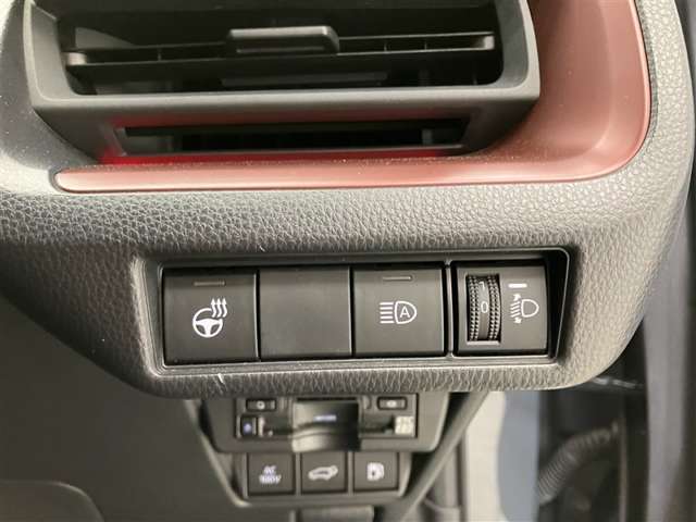 【ステアリングヒーター】なんとハンドルにもヒーター機能が付いてます！寒い日でもハンドルを握る手が悴む心配はいりません♪