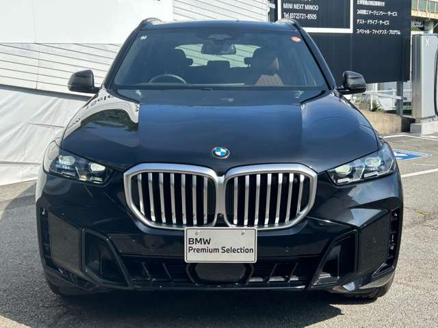 ☆BMWの代名詞とも言える【キドニーグリル】一目見ただけでBMW車であると認識できる確固たるアイコンとして存在感を放ちます☆