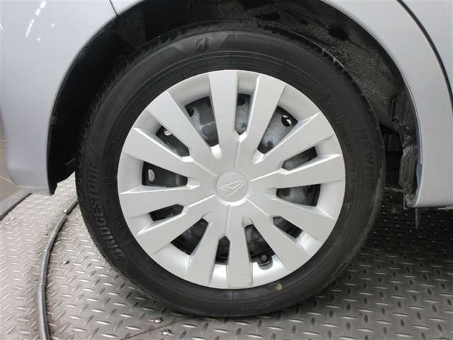 スタイリッシュなデザインのホイール。