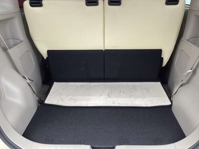 シートが前後しますので、荷物も載せて人も乗れての便利構造！