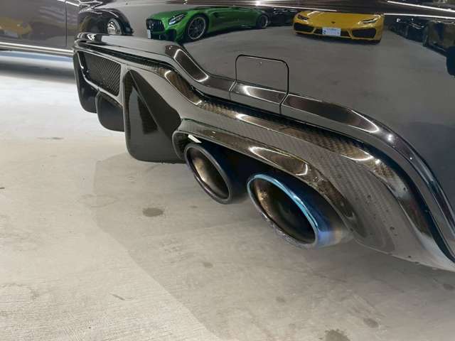 イノテックマフラーの出口の焼け色はとても綺麗です。迫力のあるサウンドをお楽しみください。可変バルブはリモコンにて操作可能です。