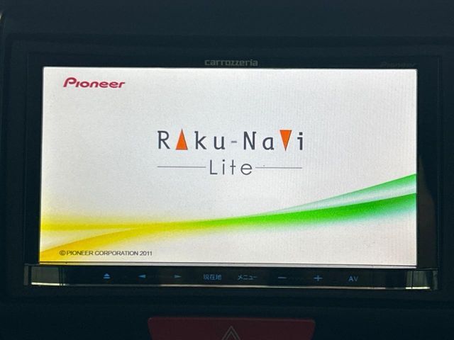 【ナビゲーション】目的地までしっかり案内してくれる使いやすいナビ。Bluetooth接続すればお持ちのスマホやMP3プレイヤーの音楽を再生可能！毎日の運転がさらに楽しくなります！！