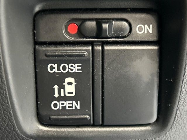 【パワースライドドア】スマートキーや運転席のスイッチでスライドドアの開閉が可能♪電動だから力を入れてドアを開ける必要が無く、小さいお子様でも、重い荷物を持っている時もラクに開け閉めできます♪