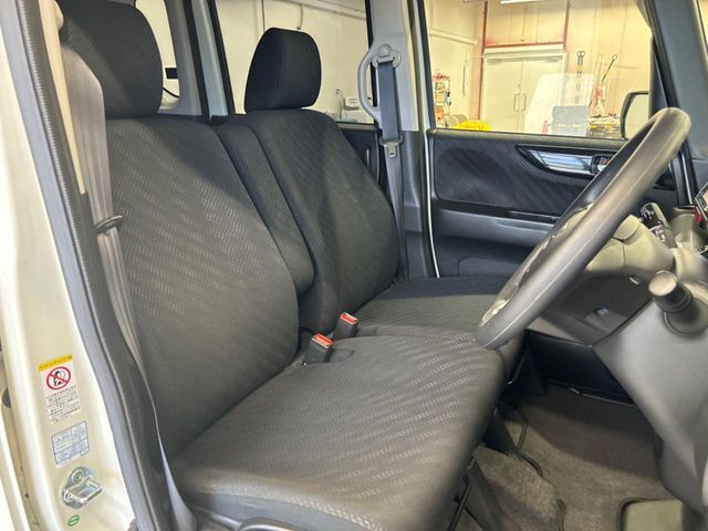 運転席シート廻りは使用感も少なく、良好な状態となっています。丁寧に使われていたことがよくわかりますね。