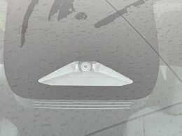 【トヨタセーフティセンス】走行中に前方の車両等を認識し、衝突しそうな時は警報とブレーキで衝突回避と被害軽減をアシスト。より安全にドライブをお楽しみいただけます。