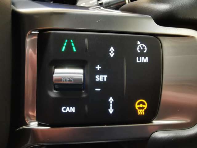 【アダプティブクルーズコントロール】前方車両を認識して自動で追従していくアダプティブクルーズコントロールが搭載されております。渋滞時などでも大変便利な機能になります。