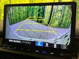 【バックカメラ】駐車時に後方がリアルタイム映像で確認できます。大型商業施設や立体駐車場での駐車時や、夜間のバック時に大活躍！運転スキルに関わらず、今や必須となった装備のひとつです！