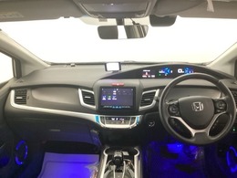 フロントガラスが大きく、ワイドな視界で運転もしやすくなるように設定されています。
