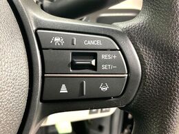 【アダプティブクルーズコントロール】高速道路での長距離走行が楽に！！自動で速度を保つクルーズコントロールが、衝突軽減システムと連携し、前方の車両を感知して車間を保つように速度調節してくれます！！