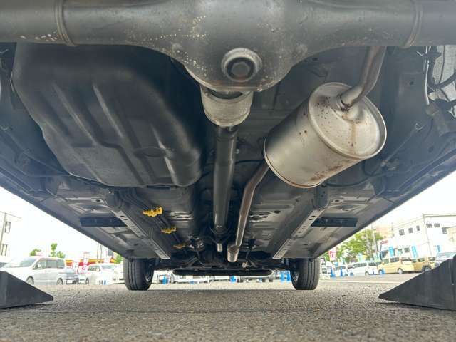 当社で整備の車両には4ヶ月の消耗品も含む無料保証と最長5年走行無制限の延長保証をオプションでご用意☆遠方のお客様はお近くのディーラーにて保証修理をお受けできます♪