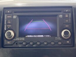 【バックカメラ】駐車時に後方がリアルタイム映像で確認できます。大型商業施設や立体駐車場での駐車時や、夜間のバック時に大活躍！運転スキルに関わらず、今や必須となった装備のひとつです！