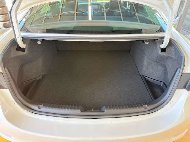 意外に広いトランクルーム！奥行きもあってゴルフバックも積めますし、大きな荷物も収納できます！