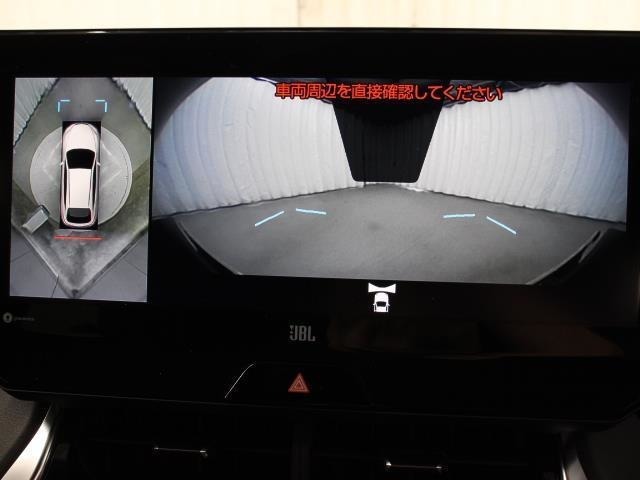 車両を上から見たような映像をナビ画面に表示するパノラミックビューモニター（シースルービュー機能付）搭載。運転席からの目視だけでは見にくい、車両周辺の状況をリアルタイムで確認できます。