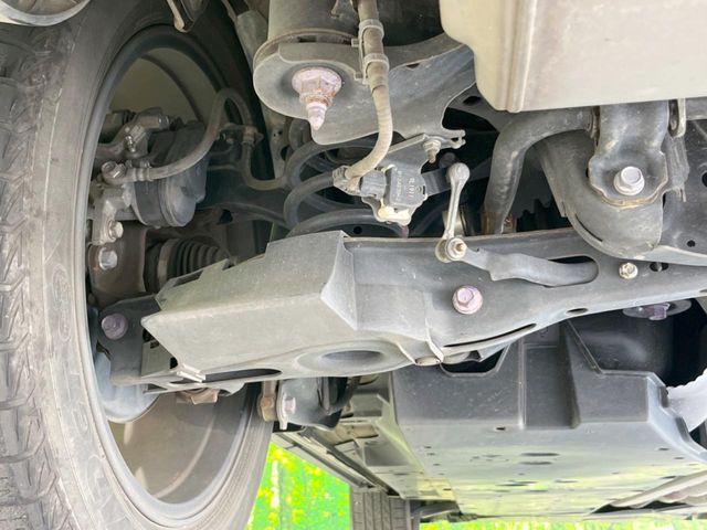 お車を安心してお乗りいただく為には、足回りの定期点検が欠かせません。サービスサポート（有償保証）では無料点検もご提供しており、安心のカーライフをお過ごしいただけるサポート体制が整っています。