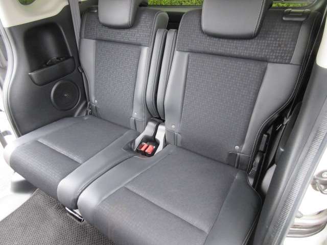 BluetoothナビTV　両側パワースライドドア　ハーフレザー　バックカメラ　ETC　パドルシフト　クルーズコントロール　HIDライト　オートライト　純正15AW　スマートキー2本　革巻ステアリング