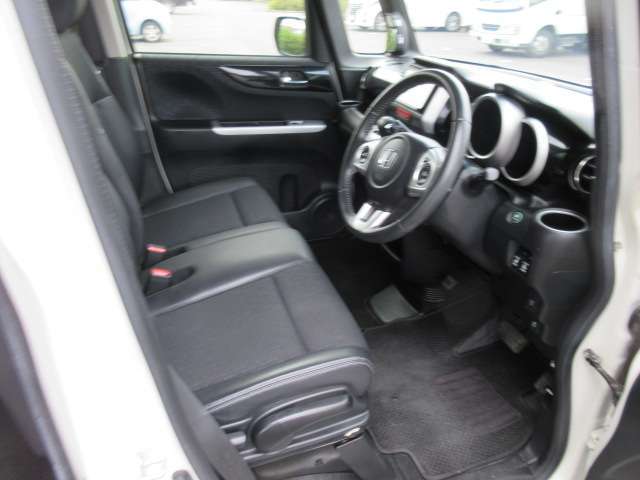 BluetoothナビTV　両側パワースライドドア　ハーフレザー　バックカメラ　ETC　パドルシフト　クルーズコントロール　HIDライト　オートライト　純正15AW　スマートキー2本　革巻ステアリング