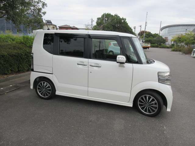 BluetoothナビTV　両側パワースライドドア　ハーフレザー　バックカメラ　ETC　パドルシフト　クルーズコントロール　HIDライト　オートライト　純正15AW　スマートキー2本　革巻ステアリング