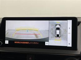 【パノラミックビューモニター】クルマを真上から見下ろした視点で駐車をサポートします！クルマの斜め後ろや真横など、いち早く障害物に気が付くことができます。