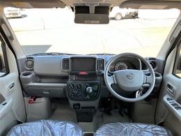 分かりやすい位置に配置した操作系や、視界の広いフロントウインドウなどで、余裕を持って運転できる優れた環境を実現！