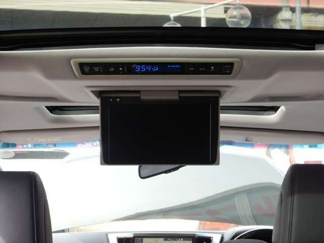 後席12.1型ワイドディスプレイ