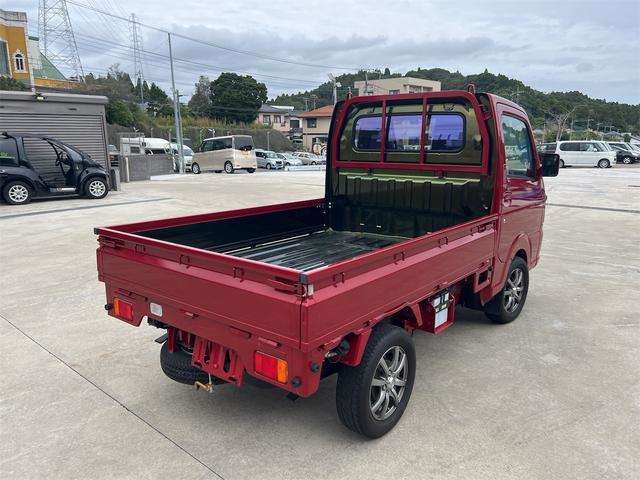 タイヤ、部品の取付け・修理・板金・車検・保険・ローン(イオン、オリコ)の取り扱いなどお車に関わることは何なりとお申し付けください！