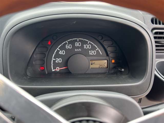 多くのスタッフが外出しており、不在の場合もございますので、ご来店の際には、一度ご連絡頂けますと幸いです。