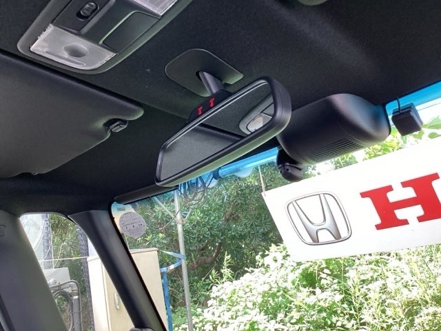 Hondaセンシング搭載！ミリ波レーダーと単眼カメラで、クルマの前方の状況を認識。ブレーキやステアリングの制御技術と協調し、安心・快適な運転や事故回避を支援する先進のシステムです！