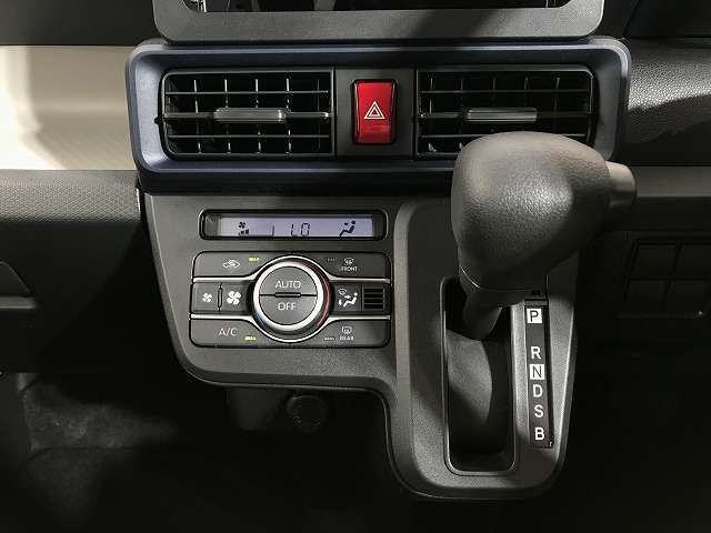 ご購入後のメンテナンス・車検も当店におまかせください！カフェのような空間でゆっくりおくつろぎ頂けますよ！