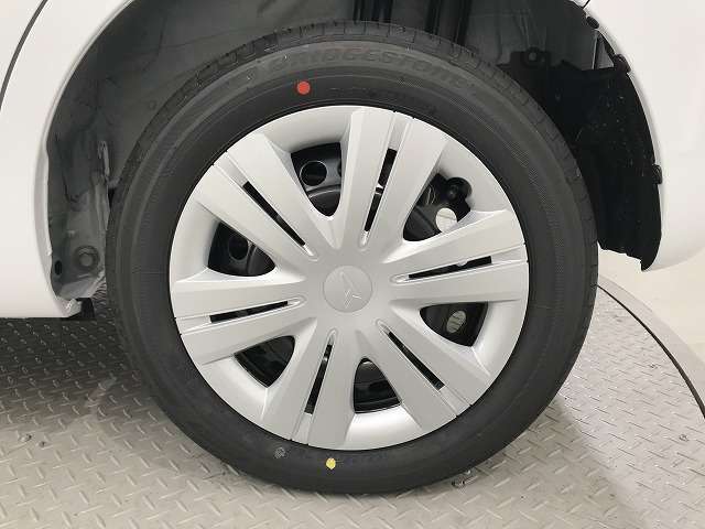 ご購入後には洗車も欠かせませんよね！？当店では、洗車のプロが普段お手入れが行き届かない箇所も済み済みまで綺麗にしています！