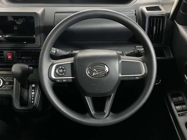 積載車も所有していますので、万が一の時でも当店スタッフにてお車の無料引き取りも行っております。
