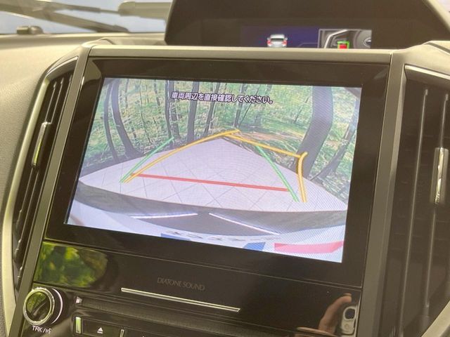 【バックカメラ】駐車時に後方がリアルタイム映像で確認できます。大型商業施設や立体駐車場での駐車時や、夜間のバック時に大活躍！運転スキルに関わらず、今や必須となった装備のひとつです！