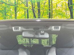 【アイサイト】衝突被害軽減ブレーキはもちろん、『渋滞時ハンズオフアシスト』や『渋滞時発進アシスト』『カーブ前速度制御』等、従来よりも幅広いシーンで安全走行をサポートしてくれます。