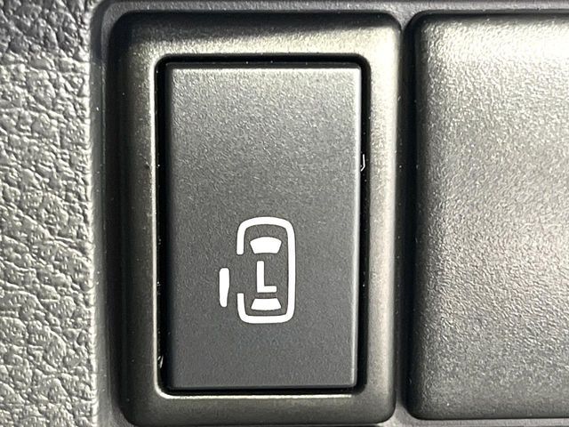 【パワースライドドア】スマートキーや運転席のスイッチでスライドドアの開閉が可能♪電動だから力を入れてドアを開ける必要が無く、小さいお子様でも、重い荷物を持っている時もラクに開け閉めできます♪