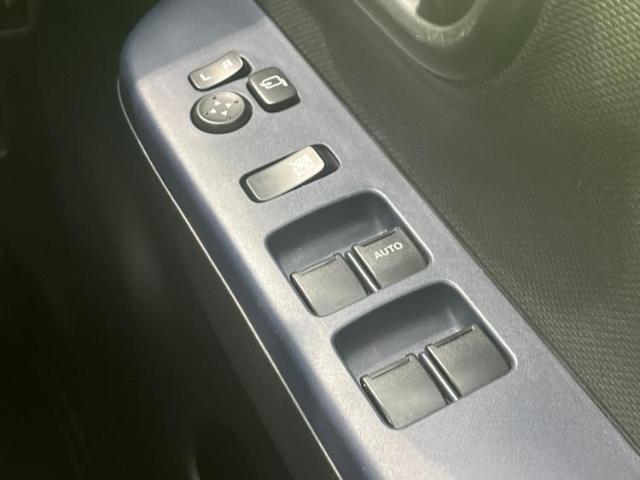 WECARSの展示場では実際に見て、触ってお車をお選びいただけます！知識の豊富な営業スタッフが様々なカーライフをご提案いたします！