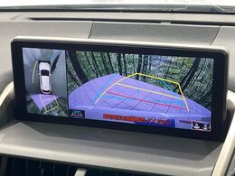 【パノラミックビューモニター】専用のカメラにより、上から見下ろしたような視点で360度クルマの周囲を確認することができます☆死角部分も確認しやすく、狭い場所での切り返しや駐車もスムーズに行えます。