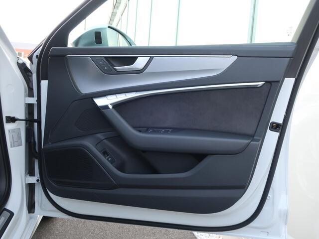 燃料一滴一滴をパワーへと昇華させるAudi独自のFSI（直噴システム）により、燃料を無駄なく燃焼。