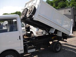荷台アオリは嵩上げ加工を施した深タイプ。作業効率も上がります