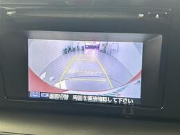 【バックモニター】後ろのカメラの映像がモニターに映し出されるので、後方の見えない死角や、障害物との距離感などもしっかり安全確認することができます！