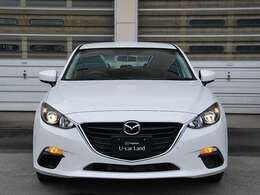 精悍なシグネチャーウイングと鋭い眼差し。すれ違う人の視線を惹きつける魅力があります。 Sharp signature wings and keen eyes. Its charm captures the gaze of those passing by.