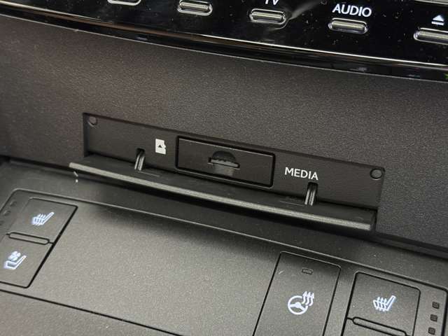 店舗にて現車の確認もいただけますので、お電話で在庫のご確認の上是非ご来店くださいませ。