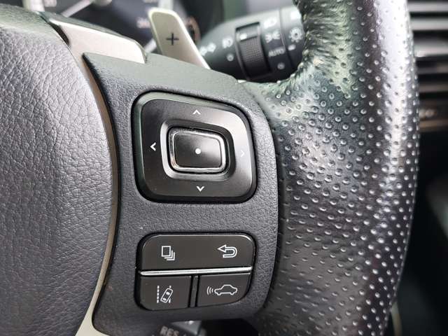 【車両接近通報装置】低速でモーターによる走行をしている時に、歩行者にクルマの接近を知らせ、注意を促します！一時停止スイッチでON/OFFの切り替えが可能です！