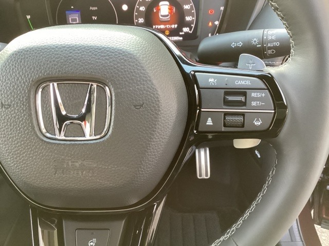 右側のステアリングスイッチはHondaセンシング系のスイッチ他にセレクターホイールを装備。スピードメーター内・マルチインフォメーション・ディスプレーの各表示が確認できます。