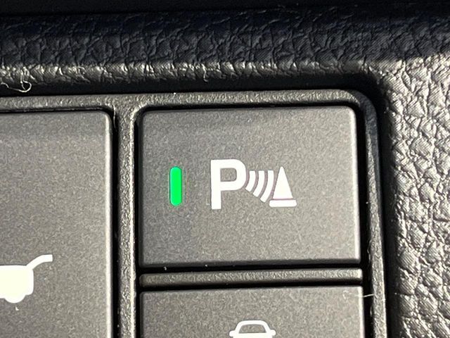 【クリアランスソナー】バンパーに付いたセンサーが障害物を検知！一定の距離に近づくとアラートで教えてくれます♪狭い駐車スペースや車庫入れ時も安心ですね☆